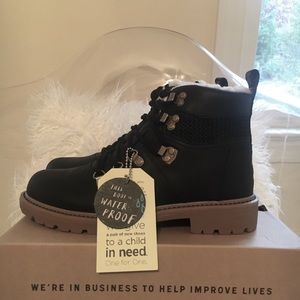TOMS - Summit Black Leather Boots